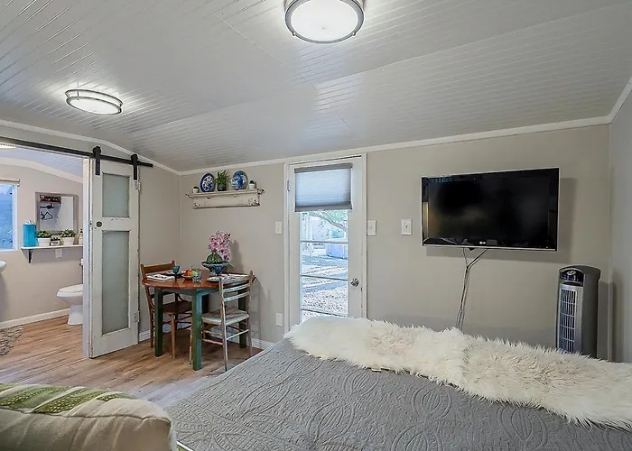 Cute Peaceful Tiny House Getaway W Backyard * Tucson