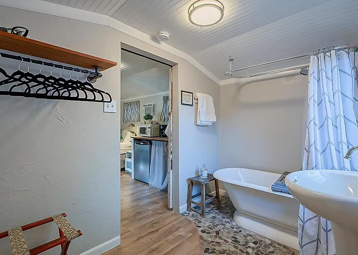 Cute Peaceful Tiny House Getaway W Backyard Ferienhaus *